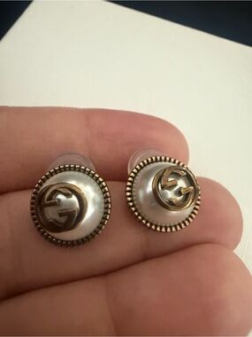 New Gucci round earrings white pearl design comes with gift bag